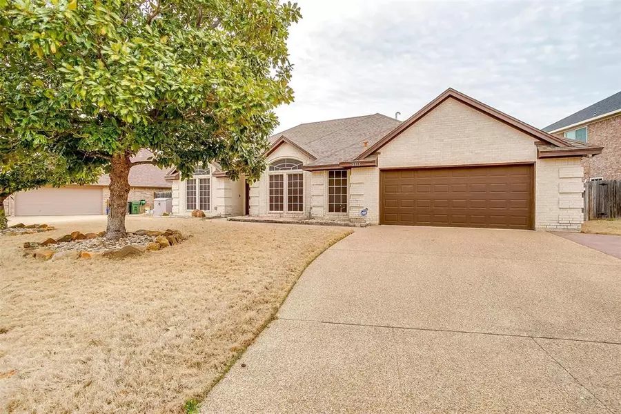 2315 S Branch Drive, Arlington, TX 76001