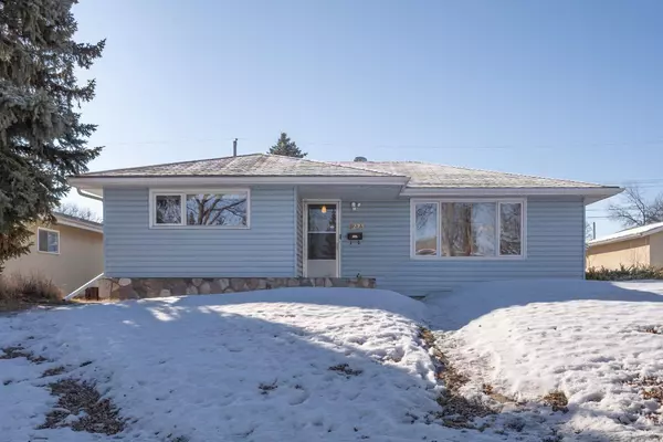 6223 45 AVE, Camrose, AB T4V 0C3