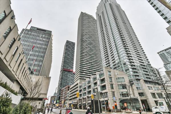 2221 Yonge ST #4003, Toronto C10, ON M4S 0B8