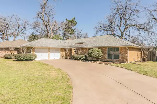 2109 Creekside Court, Arlington, TX 76013