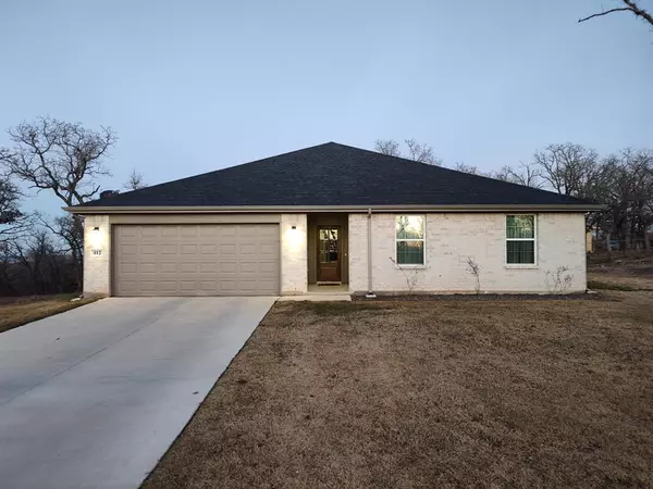 112 Hogan Place, Runaway Bay, TX 76426