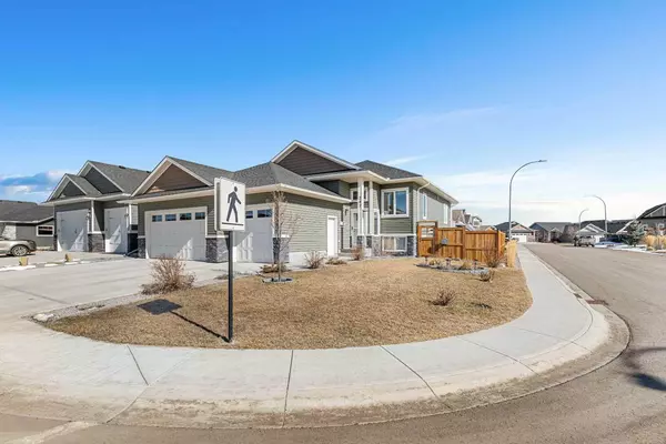 Diamond Valley, AB T0L 0H0,207 Riverwood Crescent