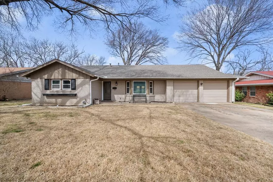 5820 Wales Avenue, Fort Worth, TX 76133