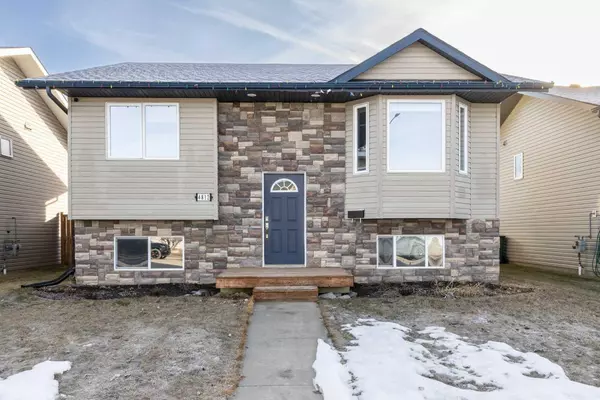 4812 56 AVE, Innisfail, AB T4G 1Y7