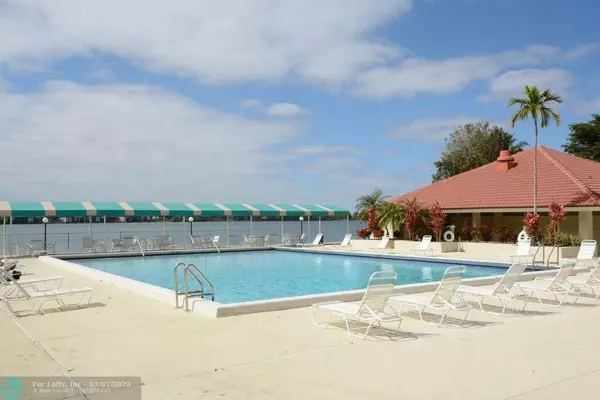 Oakland Park, FL 33309,113 Lake Emerald Dr  #303