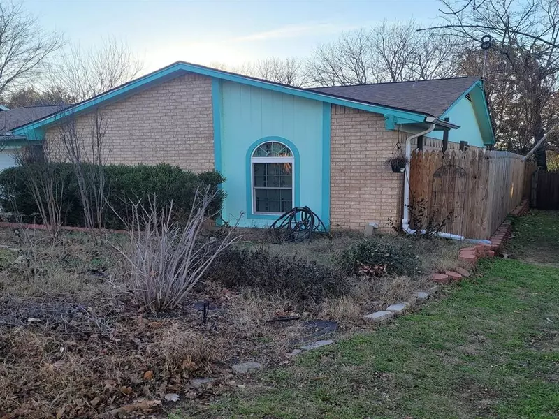 2704 Muse Street, Fort Worth, TX 76112