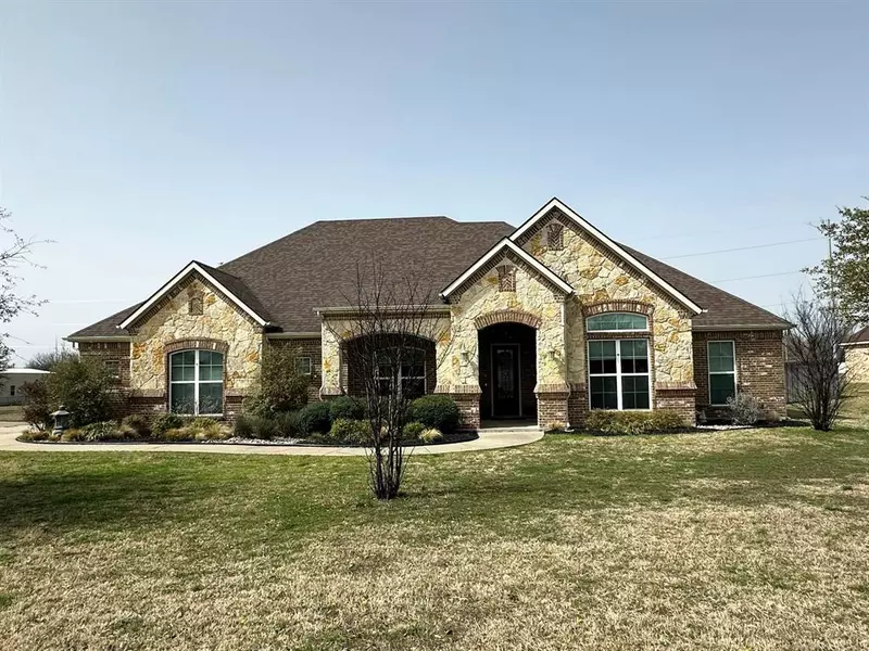 1917 Willow Bend Drive, Oak Leaf, TX 75154