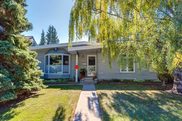 216 Silverview WAY Northwest, Calgary, AB T3B 3K3