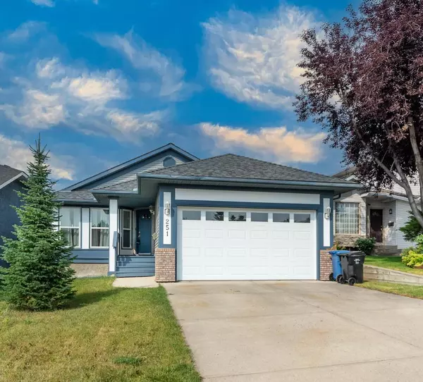 251 Douglas Woods DR Southeast, Calgary, AB T2Z 2E8