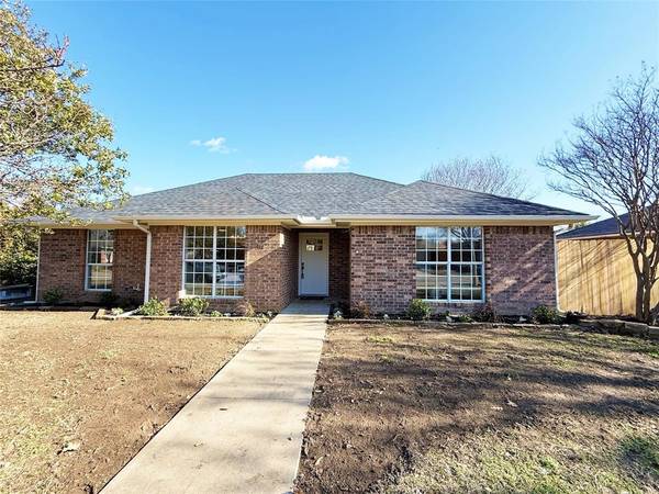 412 Foxwood Circle, Denton, TX 76207