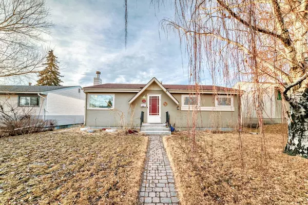 48 Franklin DR SE, Calgary, AB T2H 0T9