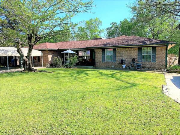 1210 E 3rd Street, Mount Pleasant, TX 75455