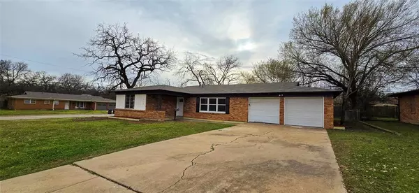 2112 Downey Drive, Fort Worth, TX 76112