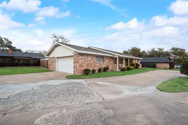 Benbrook, TX 76116,8504 Berend Court