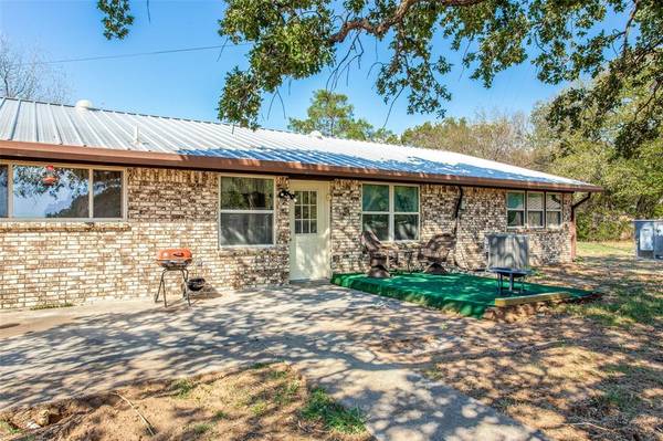 1120 Knob Hill Road, Azle, TX 76020