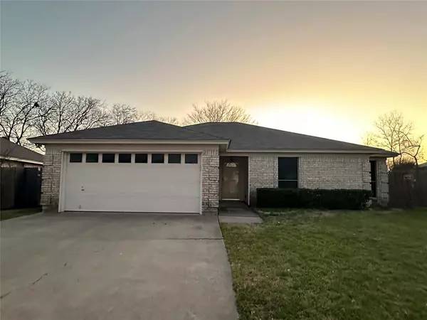 7749 Clearbrook Court, Watauga, TX 76148