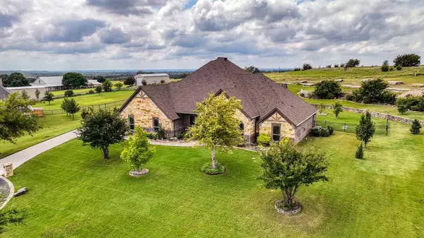 240 Pinnacle Peak Lane, Weatherford, TX 76087