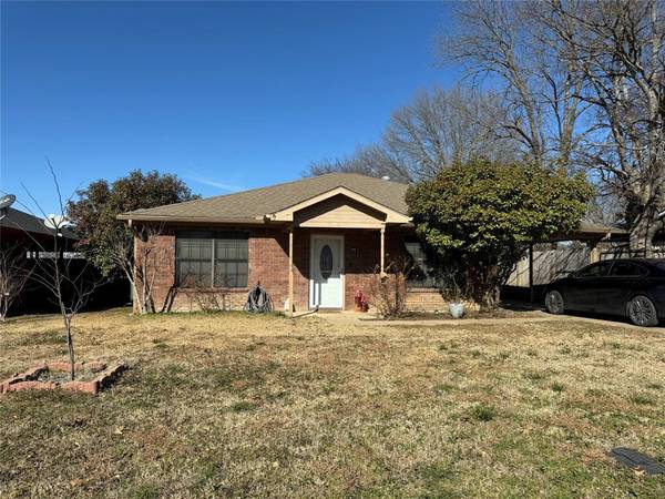 705 E James Street, Wills Point, TX 75169