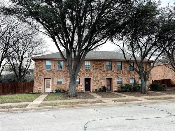 7409 Kingswood Drive, Fort Worth, TX 76133