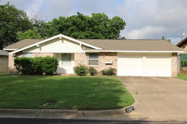 1307 Johns Drive, Euless, TX 76039