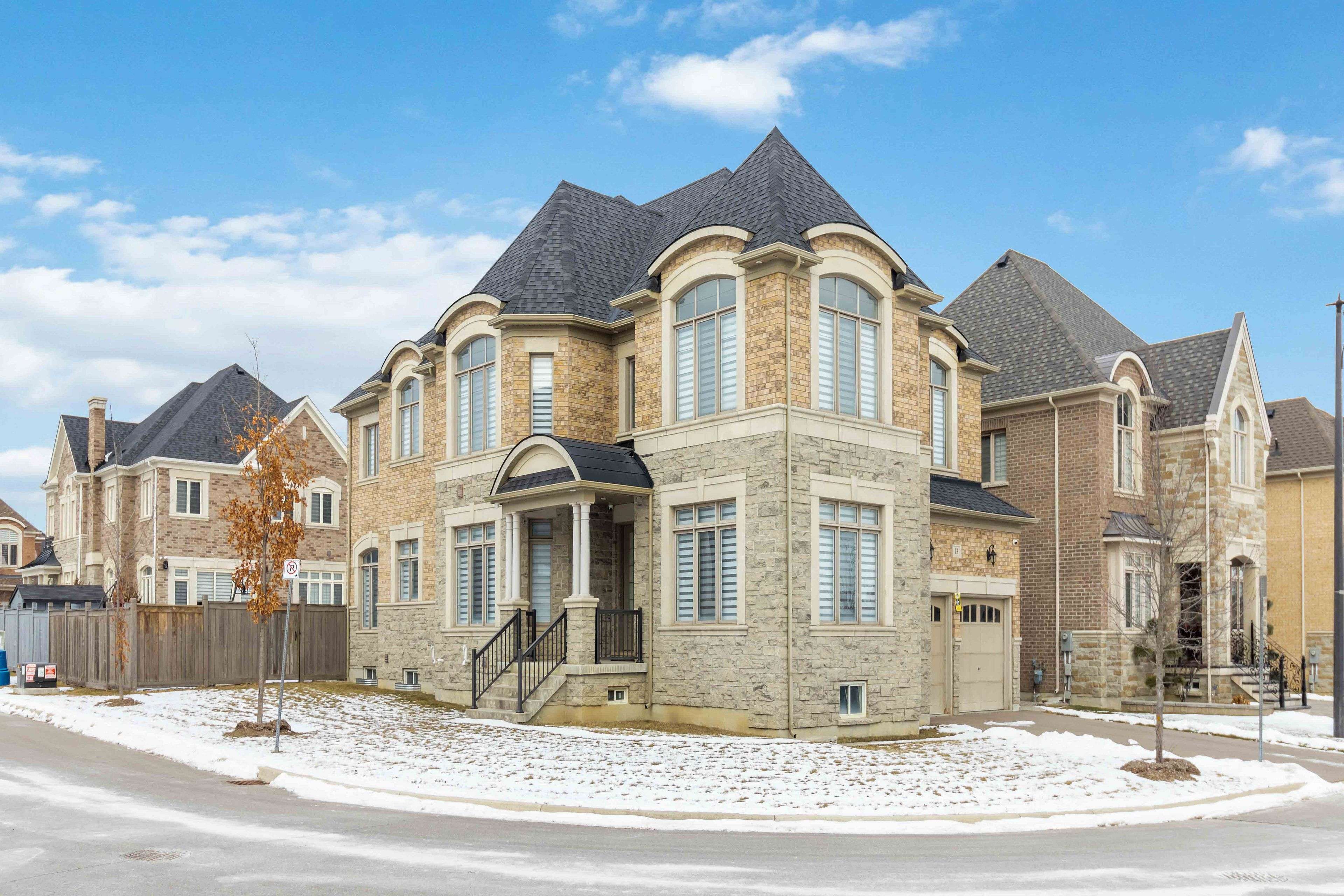 13 Foothills CRES, Brampton, ON L6P 4G9