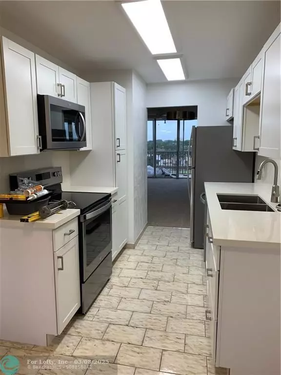 Plantation, FL 33324,250 Jacaranda Dr  #611