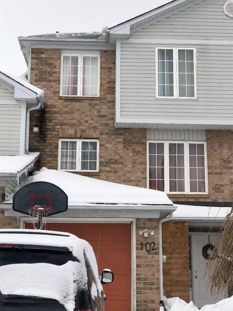 Barrie, ON L4N 8B9,102 Pickett CRES