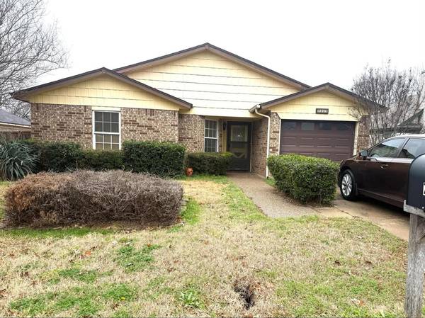 7313 Sunnybank Drive, Fort Worth, TX 76137