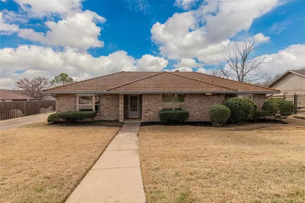 29 Crestwood Drive, Trophy Club, TX 76262