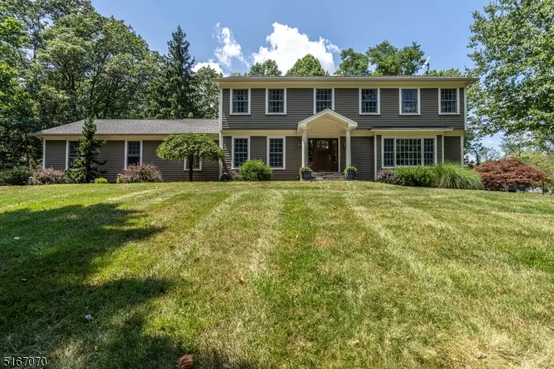 95 Country Acres Dr, Union Twp., NJ 08827