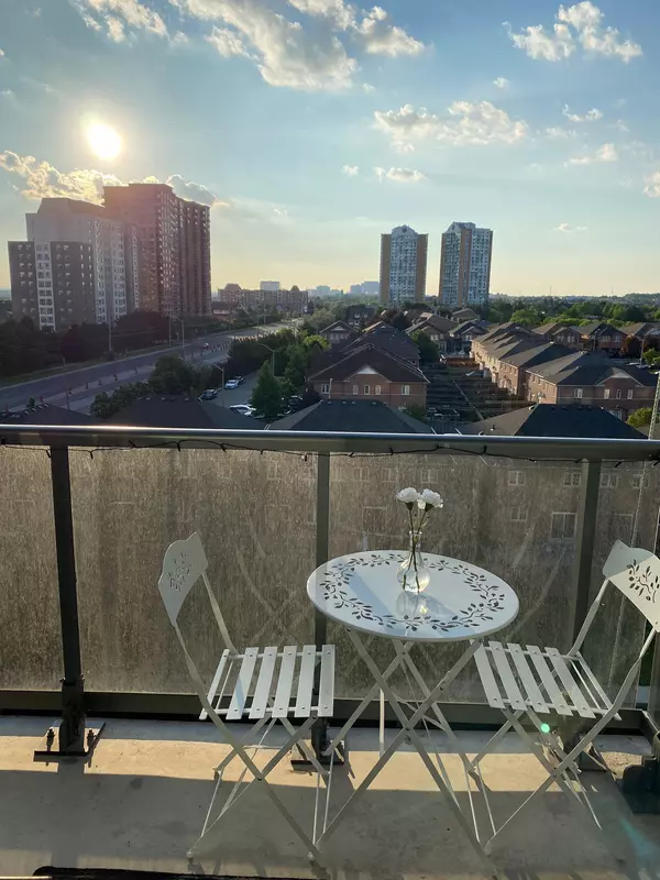 Mississauga, ON L4Z 4J8,8 Nahani WAY N #702