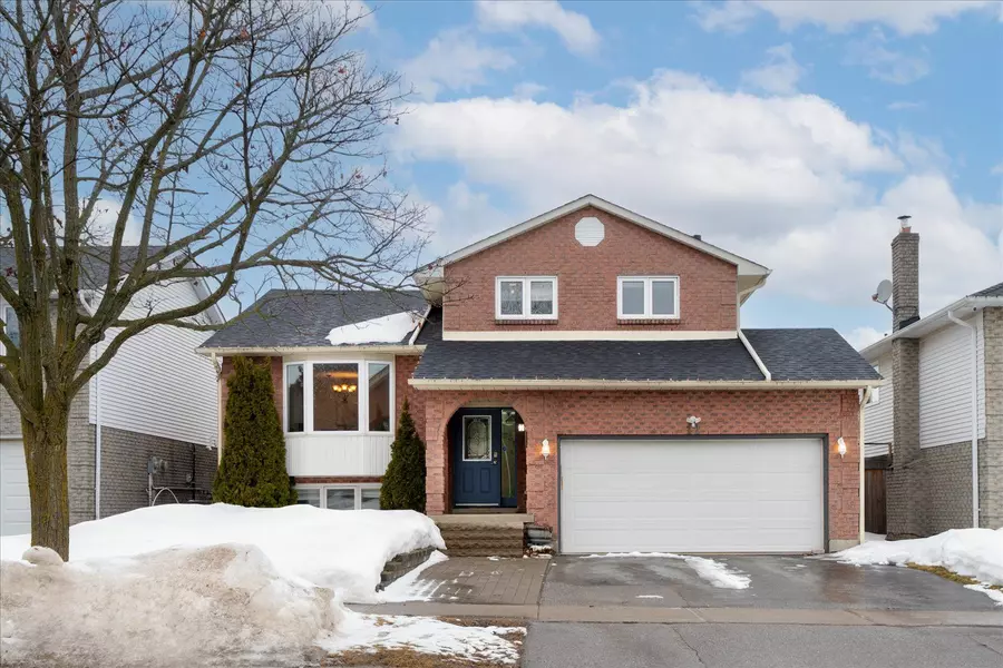 12 Glenabbey DR, Clarington, ON L1E 1B9