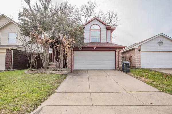 828 Bentree Drive, Fort Worth, TX 76120