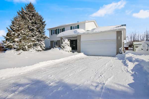 33 Chateau CRES, Russell, ON K0A 1W1