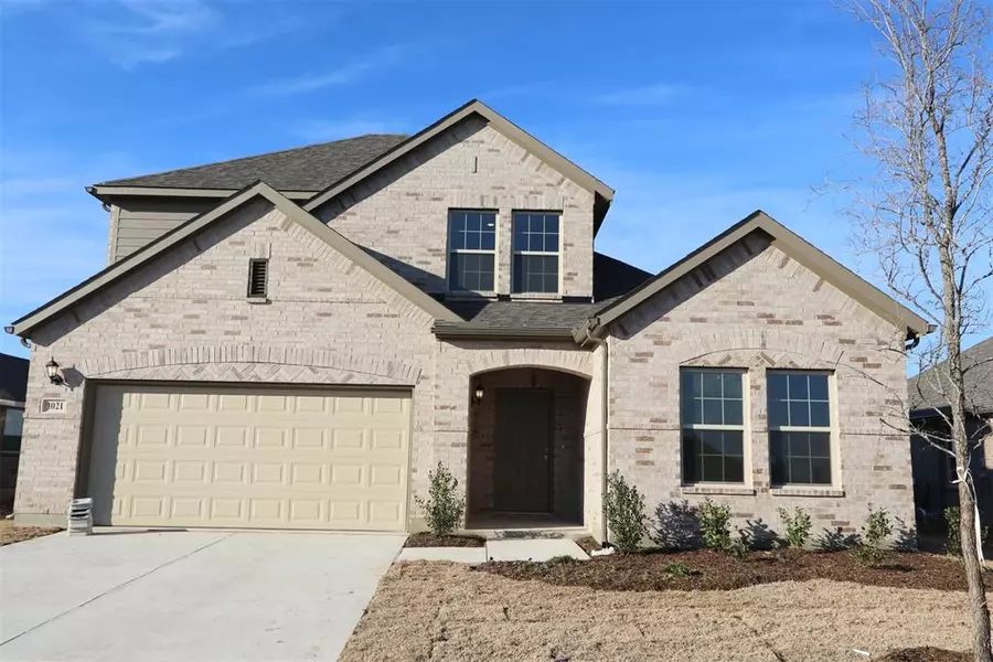 1021 Pineview Lane, Crowley, TX 76036