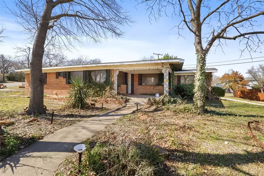 1620 Wilson Road, Fort Worth, TX 76112