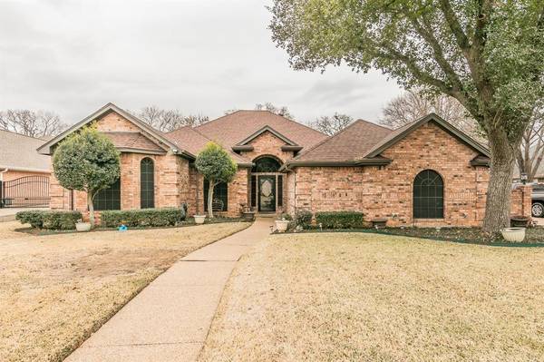 808 Majestic Oaks Court, Mansfield, TX 76063