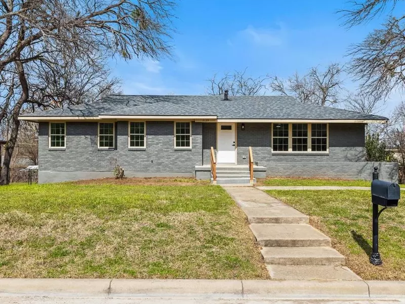 2129 Kingsdale Drive, Fort Worth, TX 76119