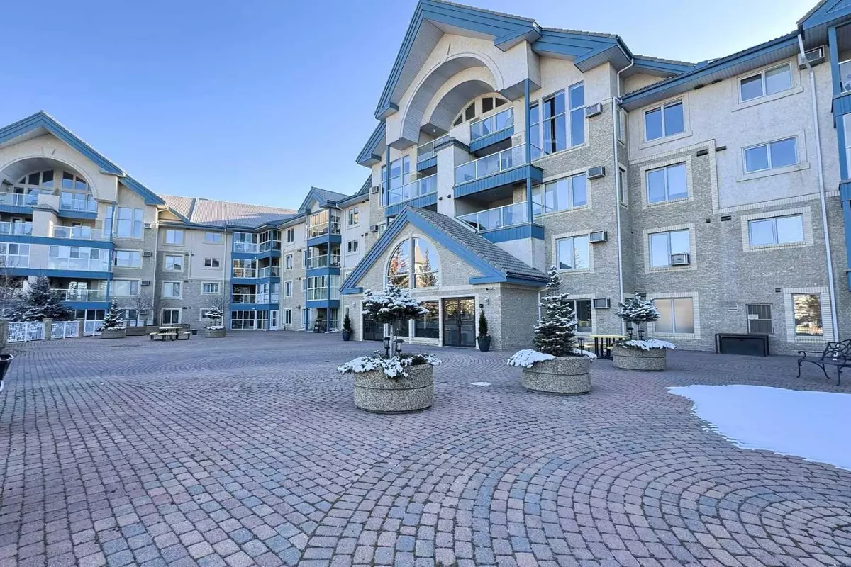 Calgary, AB T3H3L7,7239 Sierra Morena BLVD Southwest #211