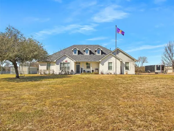 301 Wilcoxson Street, Farmersville, TX 75442