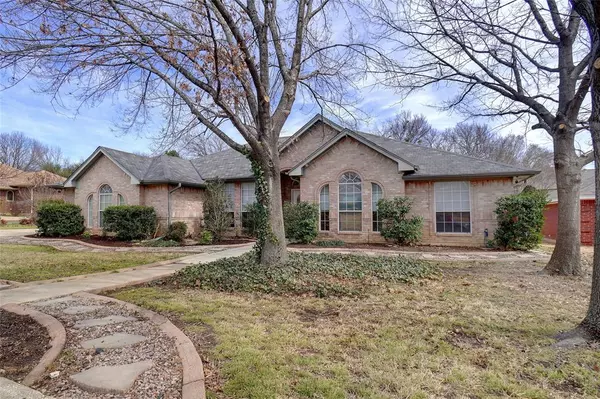 813 Hunters Glen Trail, Fort Worth, TX 76120