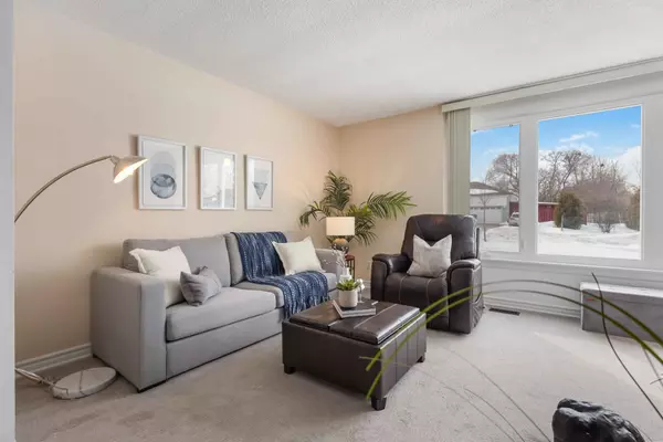 Toronto E04, ON M1P 1P4,190 Ellendale DR