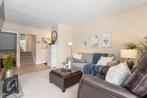 Toronto E04, ON M1P 1P4,190 Ellendale DR