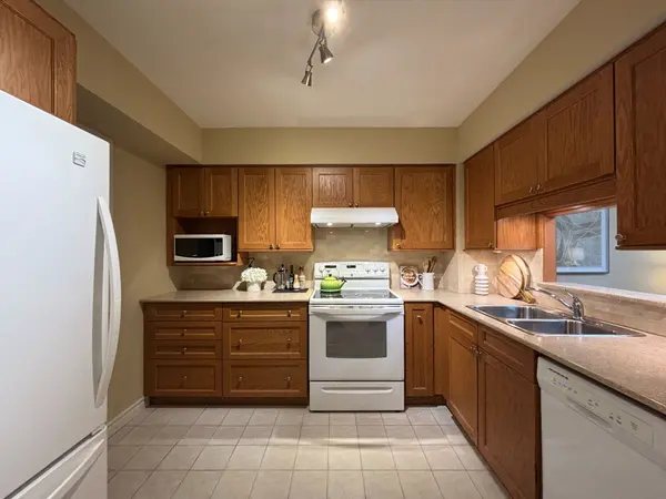 115 Bonis AVE #308, Toronto E05, ON M1T 3S4