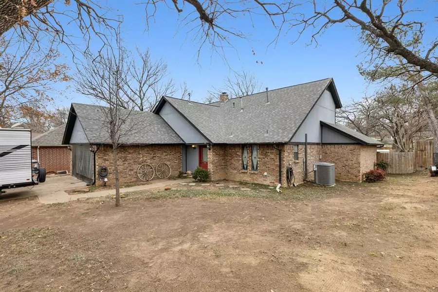 5205 Parliament Drive, Arlington, TX 76017