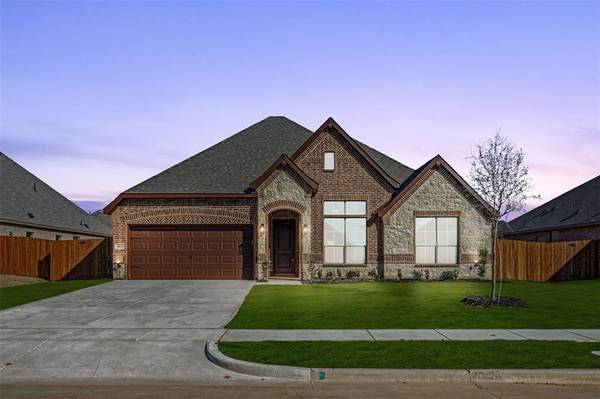 909 Meadow View Drive, Cleburne, TX 76033