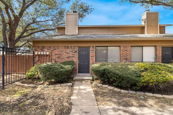 5759 Cedar Creek Drive, Benbrook, TX 76109