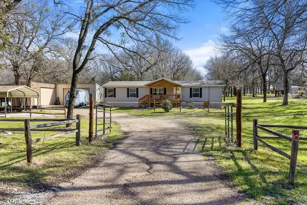 909 Fawn Drive, Granbury, TX 76049