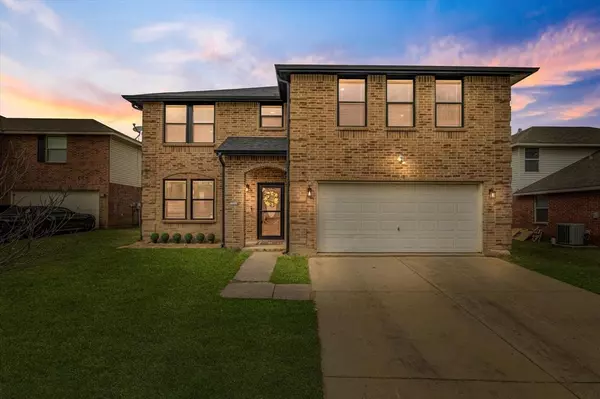 2048 Cap Rock Lane, Grand Prairie, TX 75052