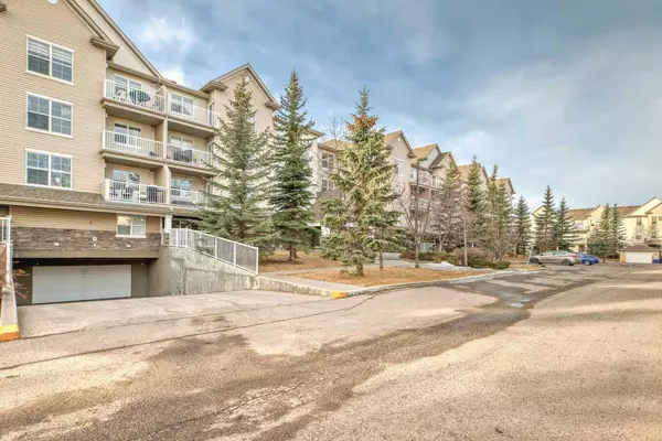 Calgary, AB T2A 7Z4,2000 Applevillage CT Southeast #315